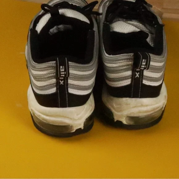 Nike Air Max - Picture 2 of 4